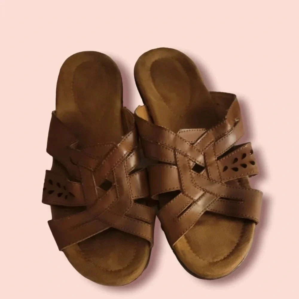 Thom McCann WOMENS Sandels.